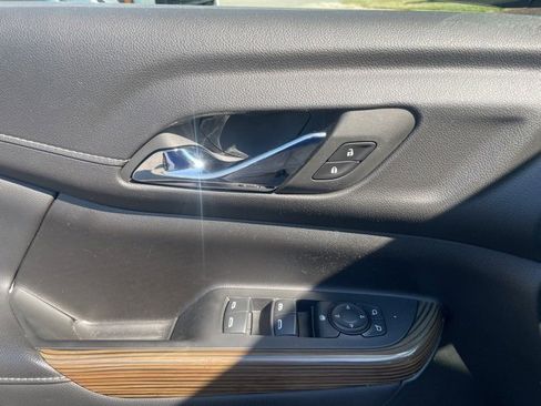 Used 2023 GMC Acadia SLE w/ Driver Convenience Package image 10