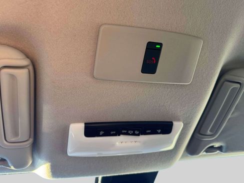 Certified 2025 Nissan Versa SR w/ Trunk Package image 29