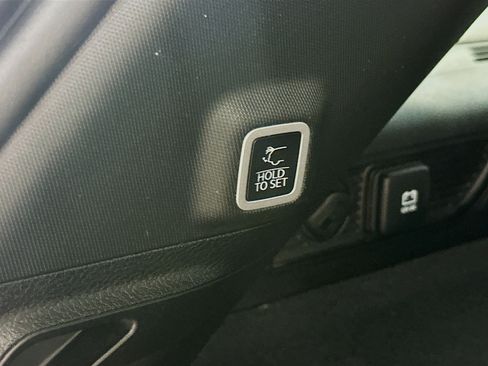 Used 2023 Jeep Grand Cherokee Overland w/ Luxury Tech Group IV AWD/4WD image 32