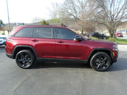 Used 2023 Jeep Grand Cherokee Altitude AWD/4WD image 8