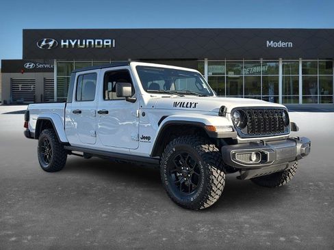 Used 2024 Jeep Gladiator Sport image 3