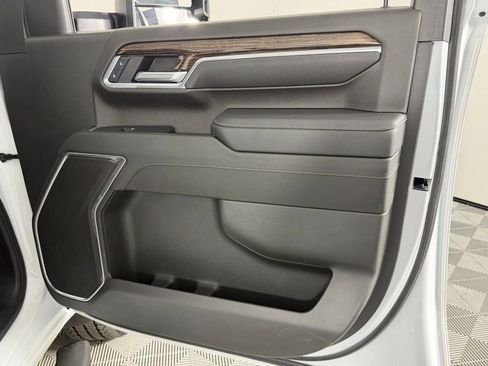 Used 2024 GMC Sierra 2500 SLE image 32