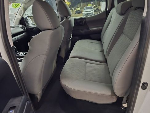 Used 2018 Toyota Tacoma SR image 28