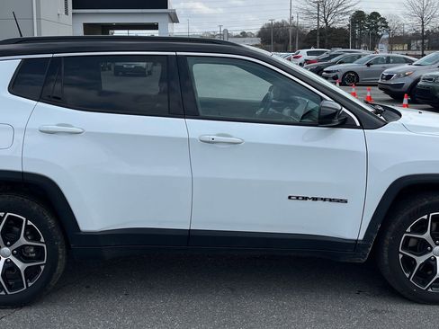 Used 2024 Jeep Compass Limited image 10