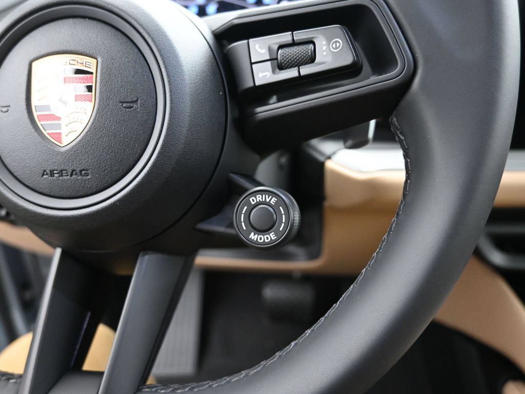 Certified 2026 Porsche Cayenne E-Hybrid Coupe AWD/4WD image 14