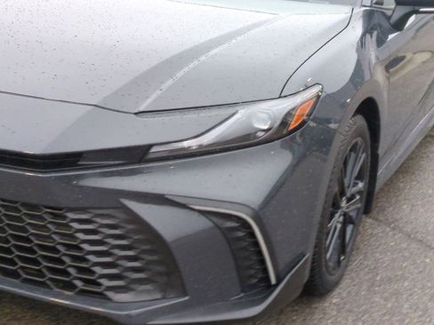Used 2025 Toyota Camry SE image 11