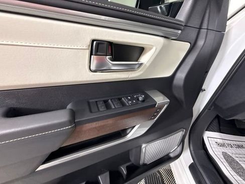 Used 2025 Toyota Sequoia Capstone AWD/4WD image 15