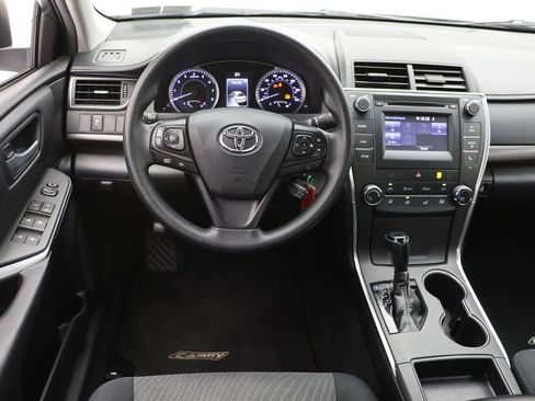Used 2017 Toyota Camry LE FWD image 12