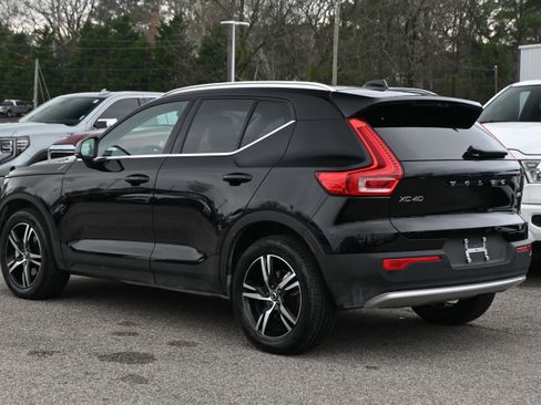 Used 2025 Volvo XC40 B5 Core image 11