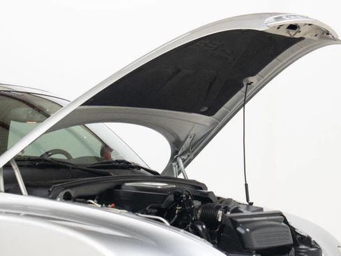 Used 2004 Chevrolet SSR w/ Preferred Equipment Group image 50