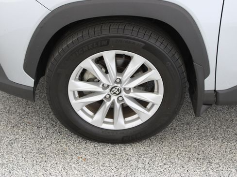 Used 2024 Toyota Corolla Cross LE FWD image 11