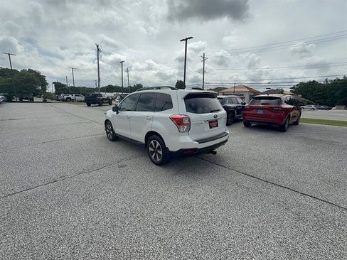 Used 2018 Subaru Forester 2.5i Limited AWD/4WD image 3