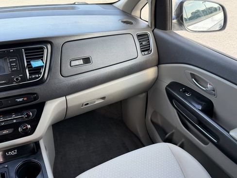Used 2016 Kia Sedona LX w/ LX Convenience Package FWD image 15
