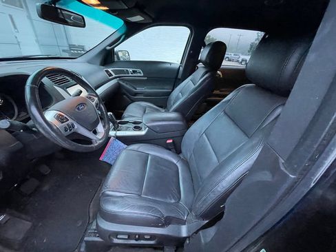 Used 2014 Ford Explorer XLT w/ Equipment Group 202A FWD image 10