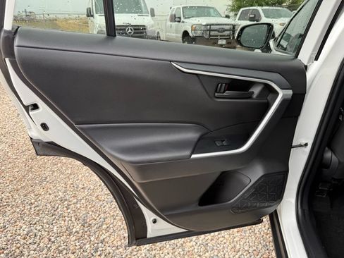 Used 2022 Toyota RAV4 LE AWD/4WD image 25