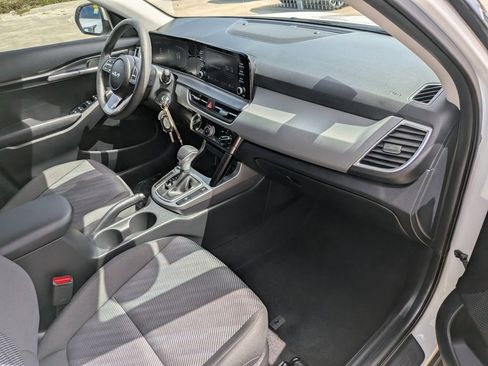 Certified 2025 Kia Seltos LX AWD/4WD image 13