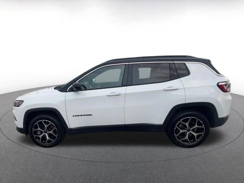 Used 2025 Jeep Compass Limited image 9