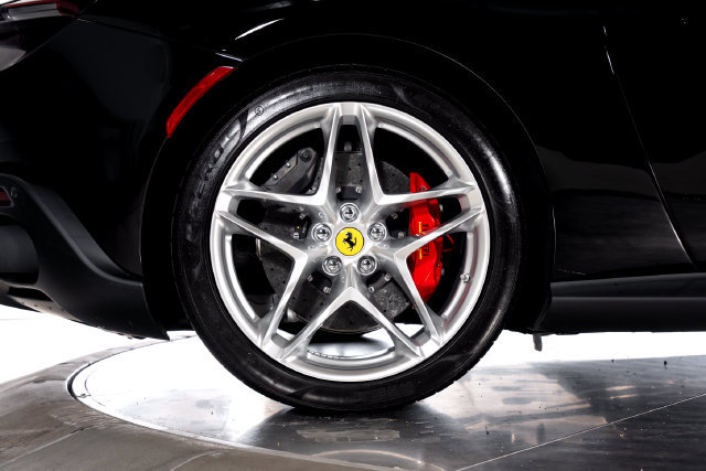 Certified 2025 Ferrari Roma Spider RWD image 19