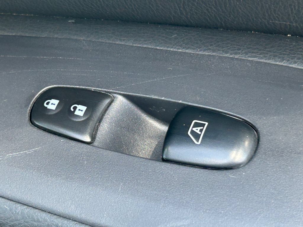 Used 2018 Nissan Pathfinder SV FWD image 38