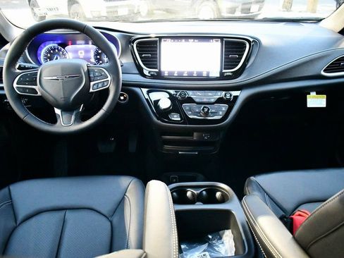 New 2026 Chrysler Pacifica Select FWD image 11