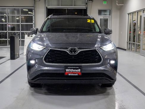 Used 2023 Toyota Highlander Limited image 4