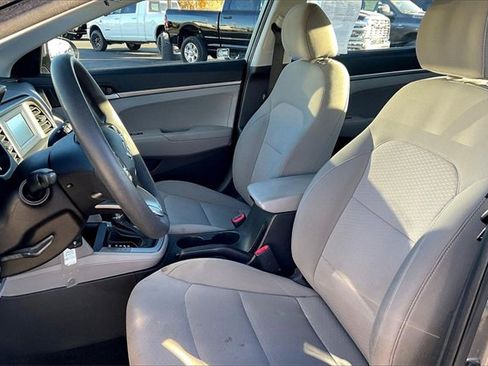 Used 2019 Hyundai Elantra SE image 25