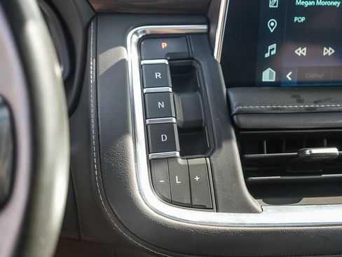 Used 2023 Chevrolet Suburban LT w/ Luxury Package RWD image 19