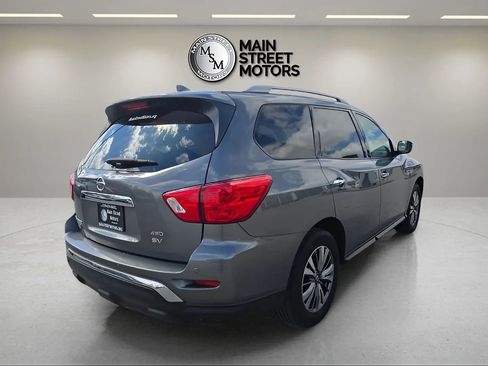 Used 2019 Nissan Pathfinder SV image 5