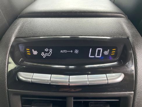 Used 2017 Cadillac XT5 Platinum AWD/4WD image 31