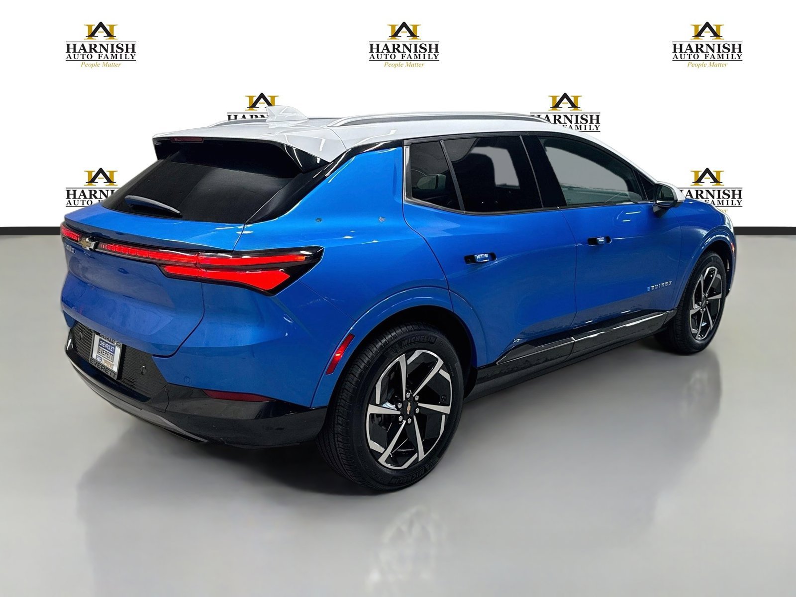 Used 2024 Chevrolet Equinox EV LT w/ LPO, Trailering Package FWD image 5