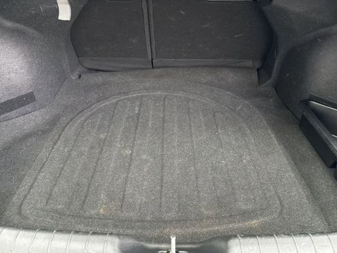 Used 2022 Hyundai Elantra Limited w/ Preferred Accessory Package image 39