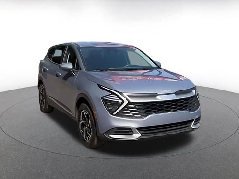 Used 2025 Kia Sportage LX FWD image 3