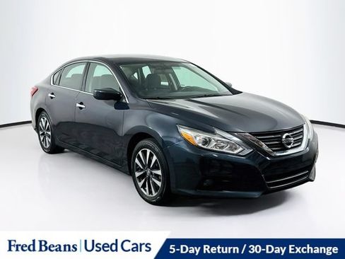 Used 2017 Nissan Altima 2.5 SV FWD image 1