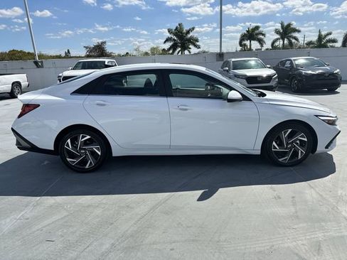 Used 2025 Hyundai Elantra SEL image 20