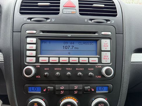 Used 2008 Volkswagen R32 AWD/4WD image 10