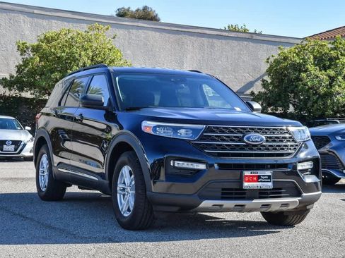 Used 2023 Ford Explorer XLT w/ Equipment Group 202A image 3