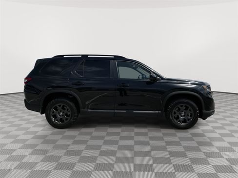 Certified 2025 Honda Pilot TrailSport image 5