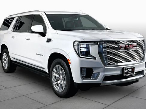 Certified 2022 GMC Yukon XL Denali AWD/4WD image 3