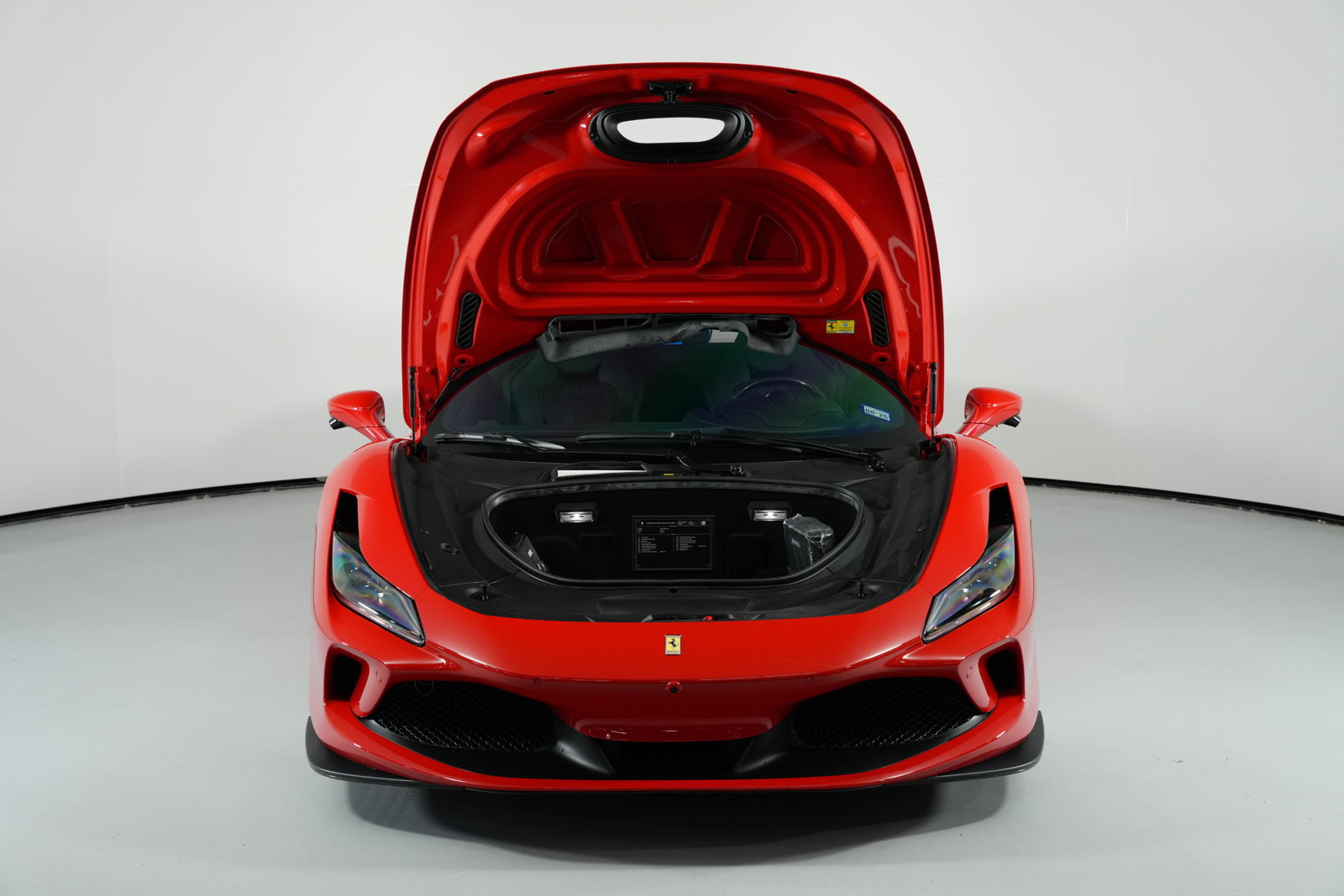 Used 2023 Ferrari F8 Tributo RWD image 3