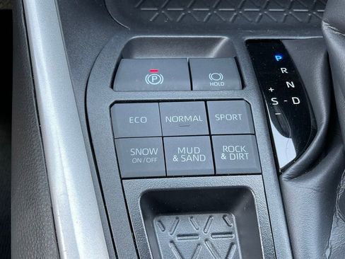 Used 2025 Toyota RAV4 LE AWD/4WD image 18