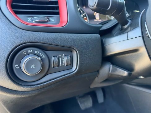 Used 2023 Jeep Renegade Trailhawk image 23