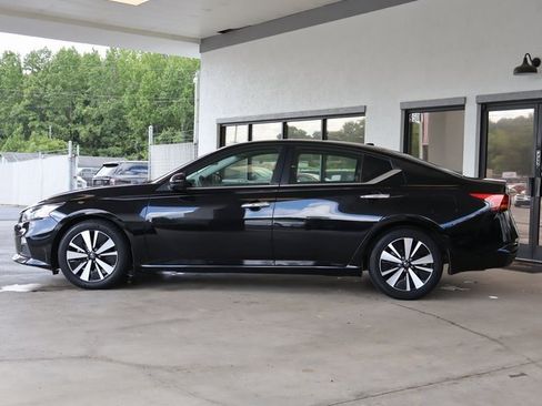 Used 2021 Nissan Altima 2.5 SV image 2