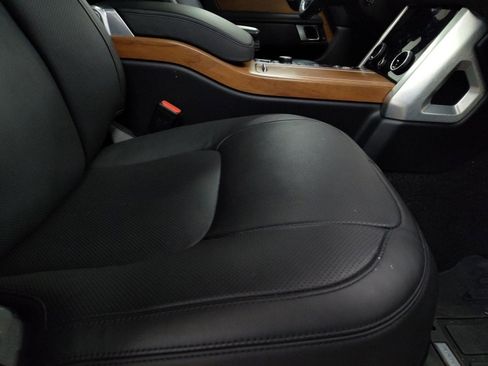 Used 2019 Land Rover Range Rover HSE image 25