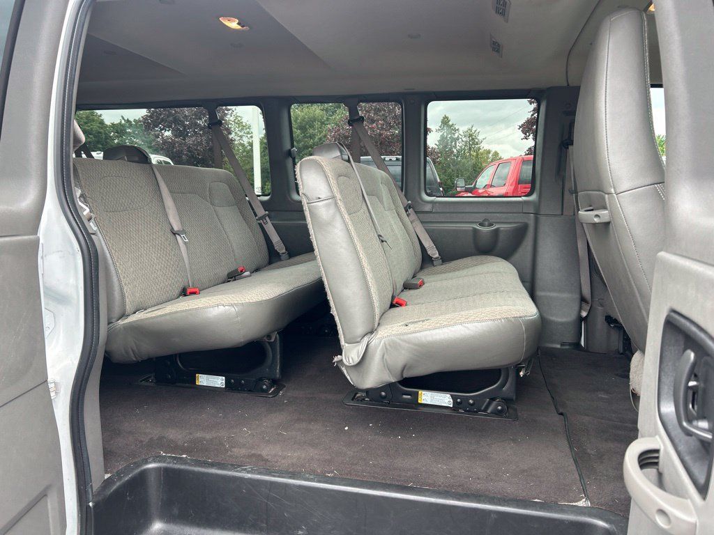 Used 2025 Chevrolet Express 3500 LT w/ LT Preferred Equipment Group RWD image 7