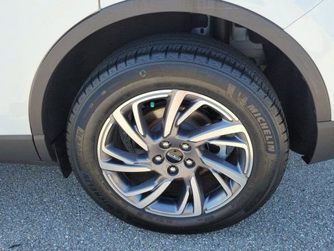 Used 2023 Lincoln Corsair Standard image 10