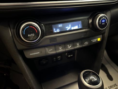 Used 2019 Hyundai Kona Limited AWD/4WD image 15