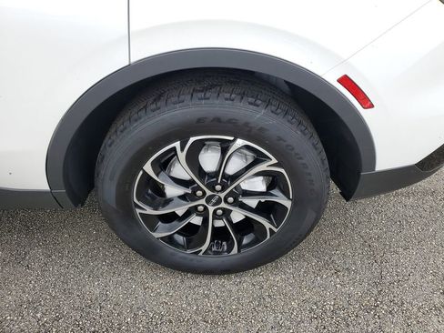 New 2026 Lincoln Nautilus Premier AWD/4WD image 7