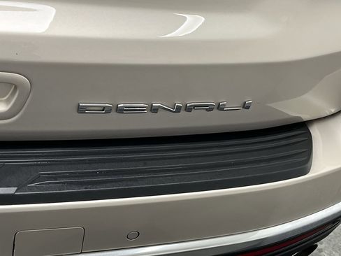 Certified 2021 GMC Yukon Denali w/ Denali Ultimate Package image 38