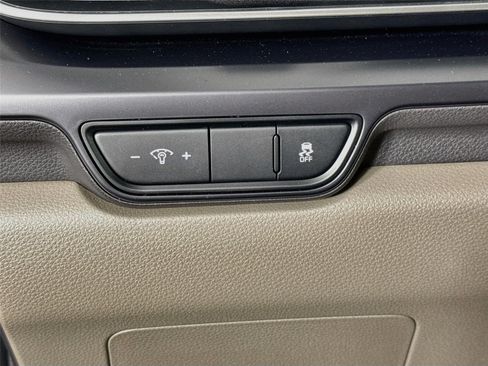 Certified 2025 Kia Carnival FWD image 10