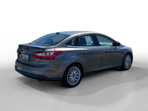 Used 2014 Ford Focus Titanium FWD image 5